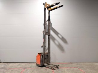 Apilador con conductor acompañante STILL EGV14