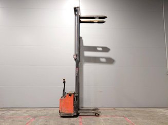 Apilador con conductor acompañante STILL EGV14