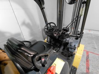 Carretilla contrapesada de 4 ruedas Caterpillar GP40NTD