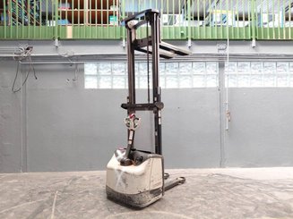 Apilador con conductor acompañante Crown WF3000 1.2