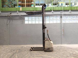 Apilador con conductor acompañante Crown WF3000 1.2