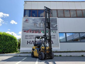 Carretilla contrapesada de 4 ruedas Caterpillar GP30N