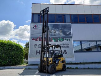 Carretilla contrapesada de 4 ruedas Caterpillar GP30N