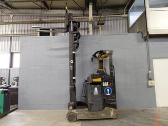 Carretilla retráctil Caterpillar NR14N