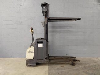 Apilador con conductor acompañante Crown ESI4000-12 - 7