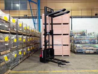 Apilador con conductor acompañante Hangcha CDD12-AMC2-L