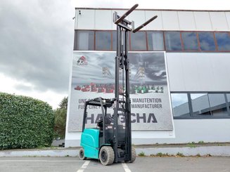Carretilla contrapesada de 4 ruedas Hyster J2.50XM