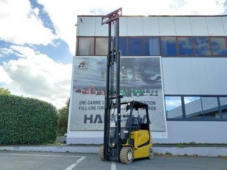 Carretilla contrapesada de 4 ruedas Yale ERP25VL
