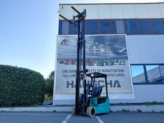 Carretilla contrapesada de 3 ruedas Yale ERP18VTL