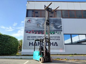 Carretilla contrapesada de 3 ruedas Yale ERP18VTL