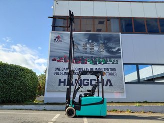 Carretilla contrapesada de 3 ruedas Yale ERP18VTL