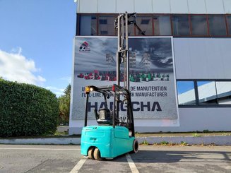 Carretilla contrapesada de 3 ruedas Yale ERP18VTL