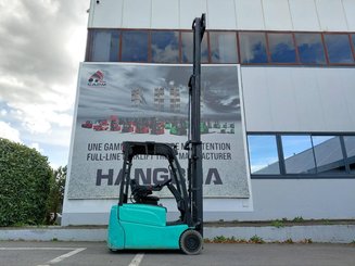Carretilla contrapesada de 3 ruedas Hyster J160XNT