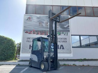 Carretilla contrapesada de 4 ruedas Yale ERP30VL