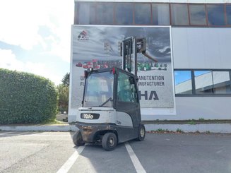 Carretilla contrapesada de 4 ruedas Yale ERP30VL