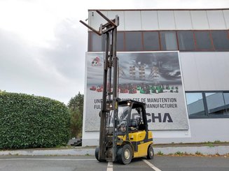 Carretilla contrapesada de 4 ruedas Yale GLP25VX