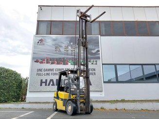 Carretilla contrapesada de 4 ruedas Yale GLP25VX