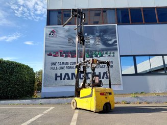Carretilla contrapesada de 3 ruedas Yale ERP18VTL