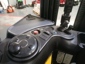 Apilador con plataforma Caterpillar NSR16N