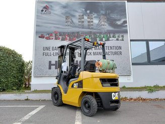 Carretilla contrapesada de 4 ruedas Caterpillar GP25N