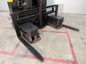 Carretilla retráctil multidireccional Caterpillar NRM20K - 10