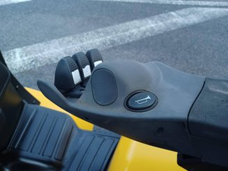 Carretilla contrapesada de 4 ruedas Yale GLP40 VX - 11