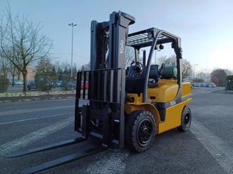 Carretilla contrapesada de 4 ruedas Yale GLP40 VX - 1