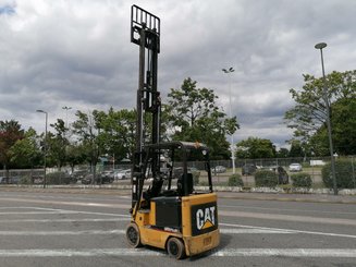 Carretilla contrapesada de 4 ruedas Caterpillar EC25N