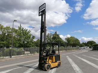 Carretilla contrapesada de 4 ruedas Caterpillar EC25N