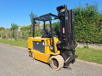 Carretilla contrapesada de 4 ruedas Caterpillar EC55N