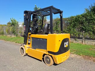 Carretilla contrapesada de 4 ruedas Caterpillar EC55N