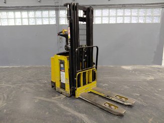 Apilador con conductor acompañante Yale MS12X