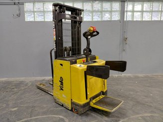 Apilador con conductor acompañante Yale MS12X