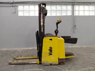 Apilador con conductor acompañante Yale MS12X