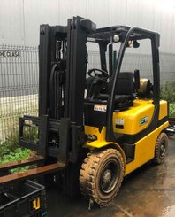 Carretilla contrapesada de 4 ruedas Yale GLP25VX