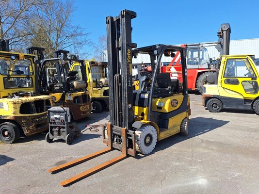 Carretilla contrapesada de 4 ruedas Yale GLP20SVX - 1