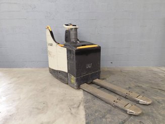 Transpaleta con plataforma Crown WT3040