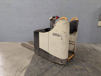 Transpaleta con plataforma Crown WT3040