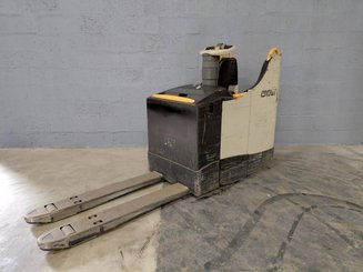 Transpaleta con plataforma Crown WT3040