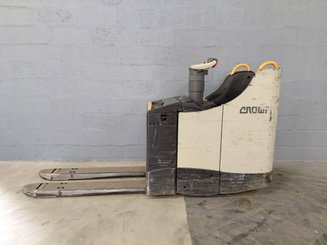 Transpaleta con plataforma Crown WT3040