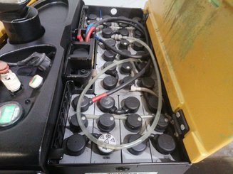 Transpaleta con conductor acompañante Caterpillar NPP20M - 10
