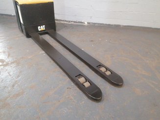 Transpaleta con conductor acompañante Caterpillar NPP20M - 9