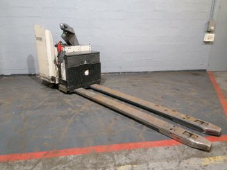 Transpaleta con plataforma Crown PR4500 - 1