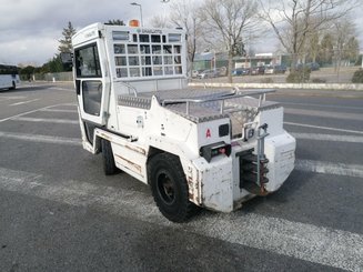 Tractor de remolque Charlatte T135