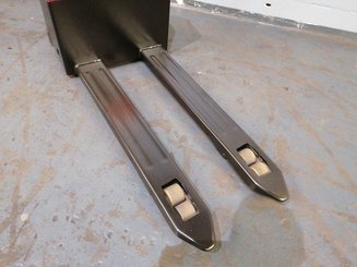 Transpaleta con conductor acompañante Hangcha CBD18
