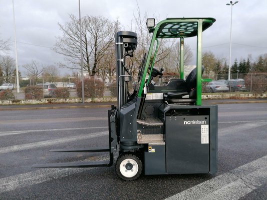 Carretilla multidireccional Combilift CBE2500 - 1