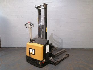 Apilador con horquillas entre patas Caterpillar NSP12NS - 3