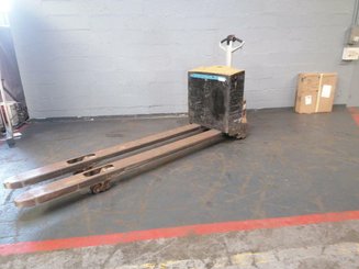 Transpaleta con conductor acompañante Caterpillar NPP20M - 1