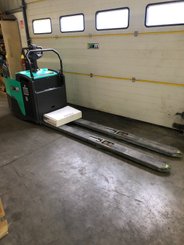 Transpaleta con plataforma Mitsubishi PBF25N3R MITSUBISHI