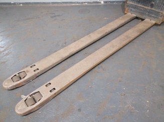 Transpaleta con conductor acompañante Crown WP3020 - 5